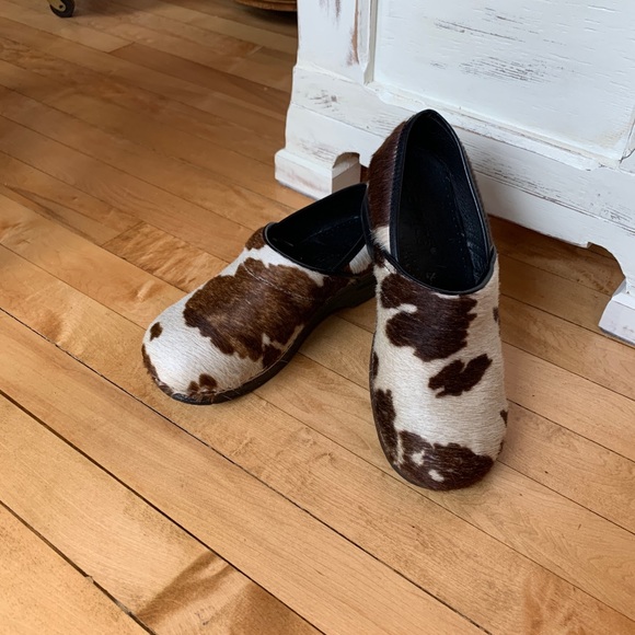 cowhide clogs